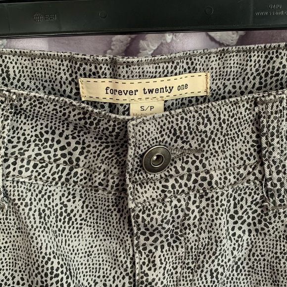 Low rise micro mini skirt - Picture 2 of 3